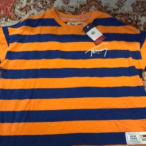 Trendy Tommy Hilfiger tee :)